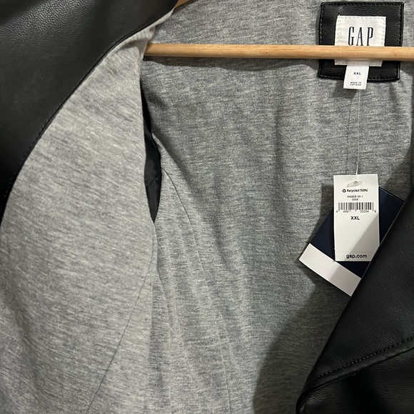 Gap Faux leather jacket with pockets in black - Picture 4 of 5